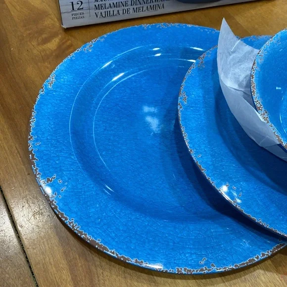 NWOT.  Laurie Gates, 12 piece, melamine dinnerware set. - Picture 8 of 11